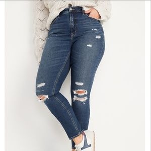 Old Navy Rockstar mid rise distressed skinny Jean - size 6